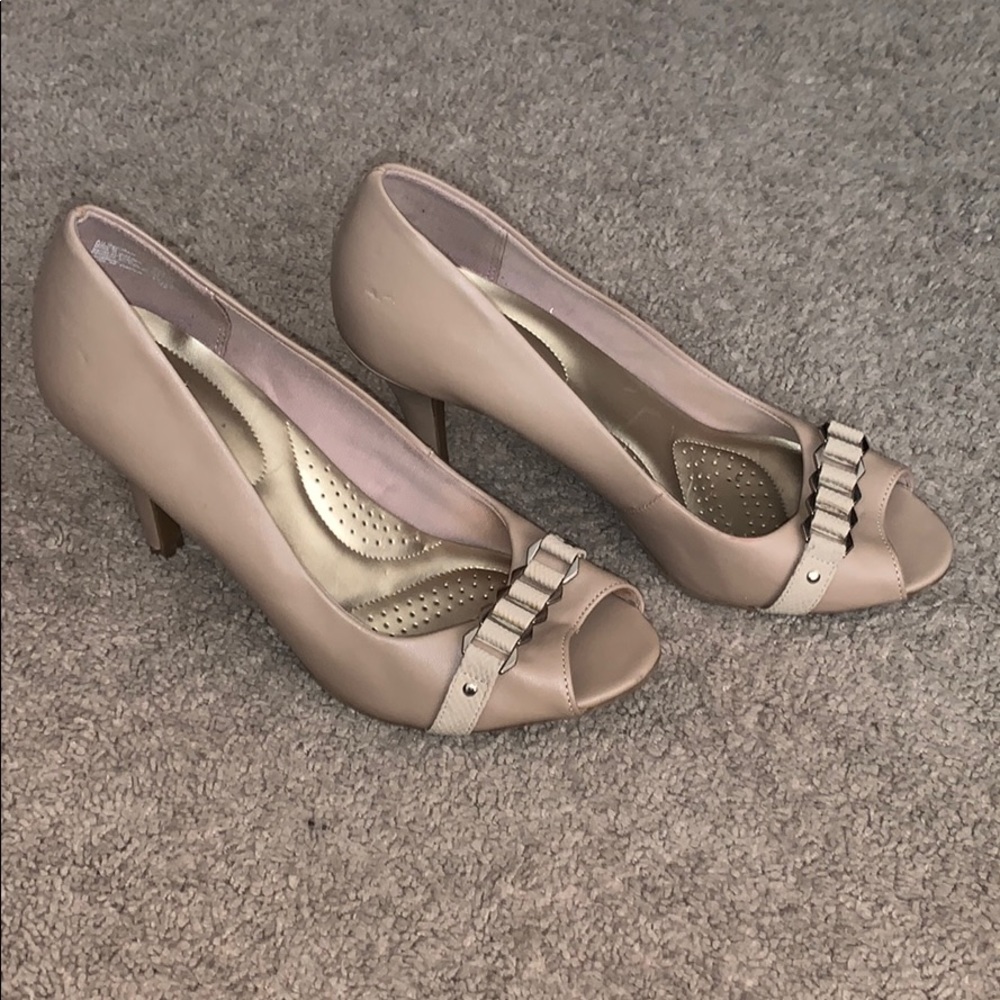 Tan heels